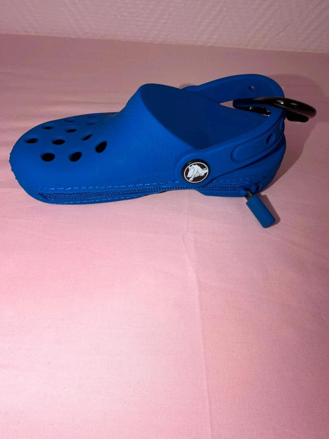 Estojo de crocs com pinos azuis nunca usado – photo 2